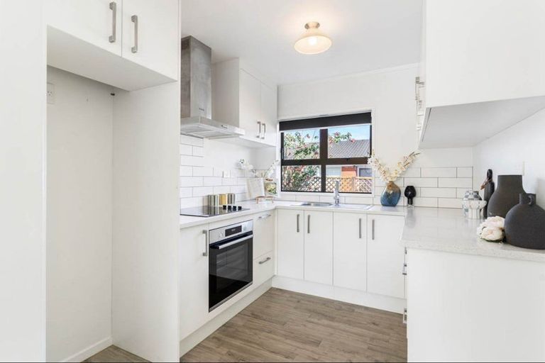 Photo of property in 2/282 Shirley Road, Papatoetoe, Auckland, 2025