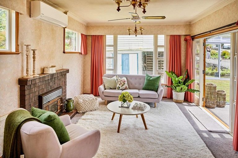 Photo of property in 58 Airlie Road, Plimmerton, Porirua, 5026