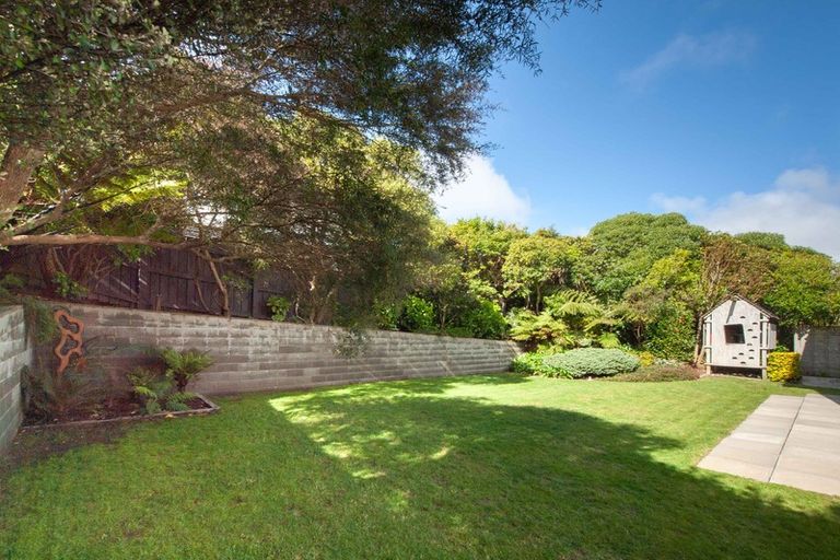 Photo of property in 24e Mandalay Terrace, Khandallah, Wellington, 6035