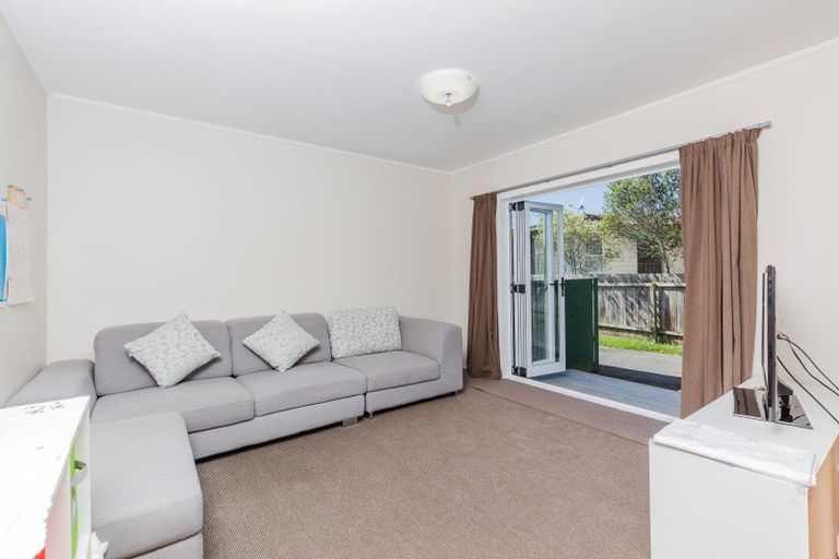Photo of property in 1/33 Awaruku Road, Torbay, Auckland, 0630
