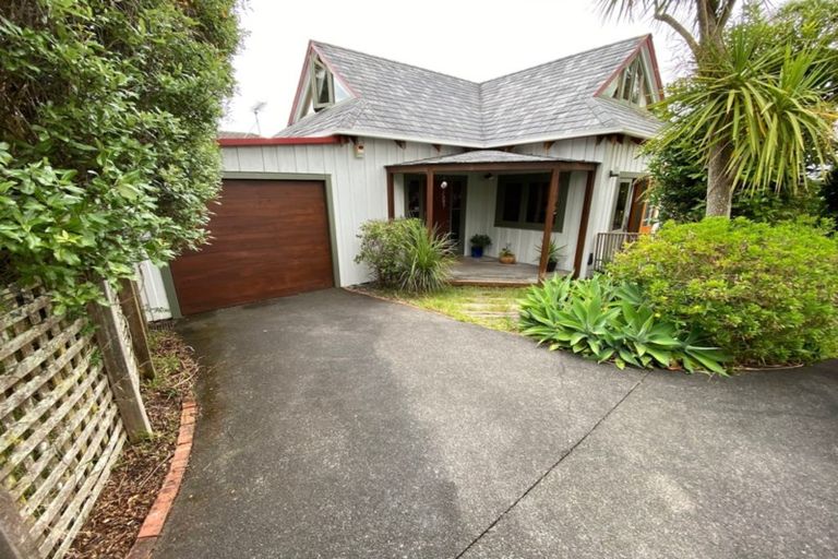 Photo of property in 1/66 Nile Road, Milford, Auckland, 0620
