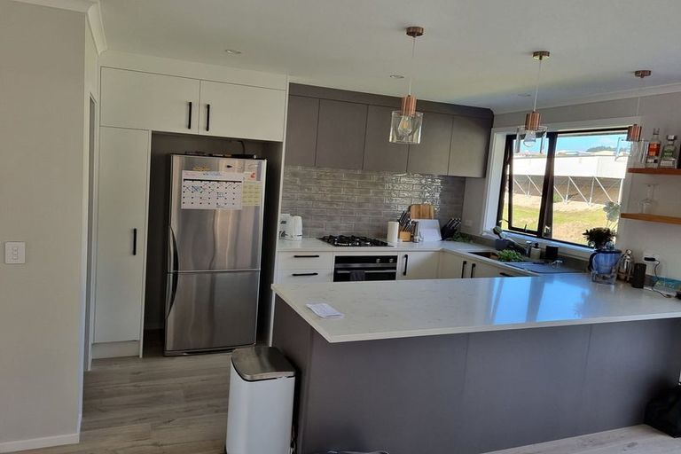 Photo of property in 62 Hokioi Drive, Kenepuru, Porirua, 5022