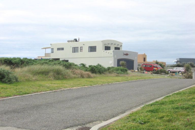 Photo of property in 4 Ngati Huia Place, Waitarere Beach, Levin, 5510