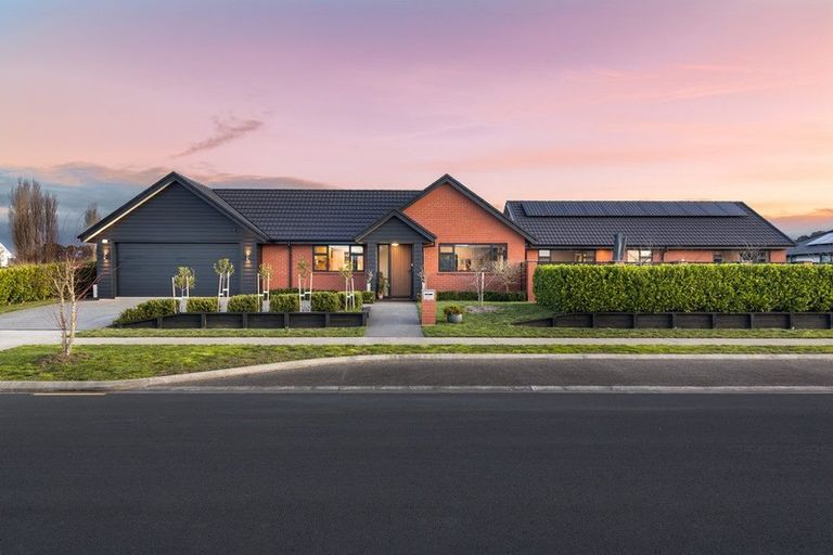 Photo of property in 21 Jarrett Terrace, Leamington, Cambridge, 3432