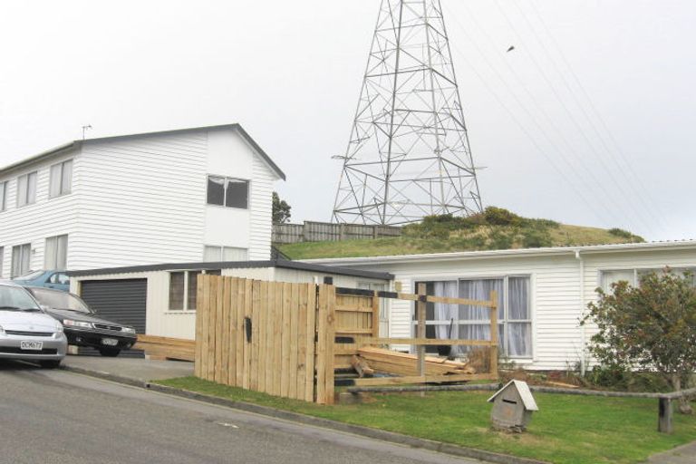 Photo of property in 7a Chetwode Grove, Newlands, Wellington, 6037