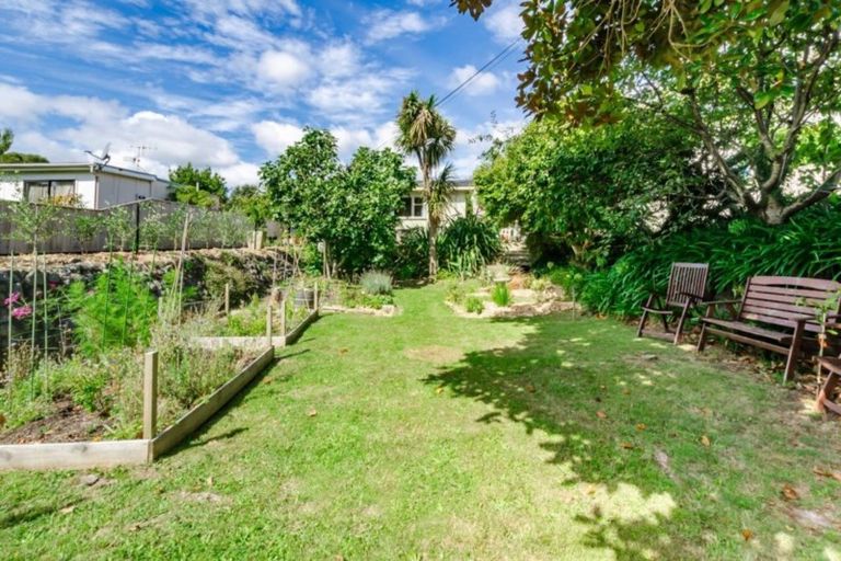 Photo of property in 27 Dale Road, Raumati South, Paraparaumu, 5032