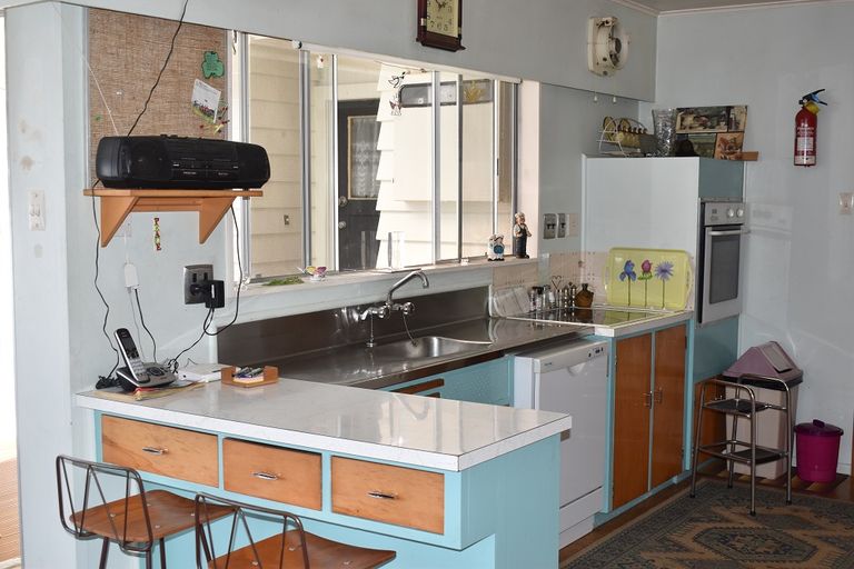 Photo of property in 23 Seddon Street, Carterton, 5713