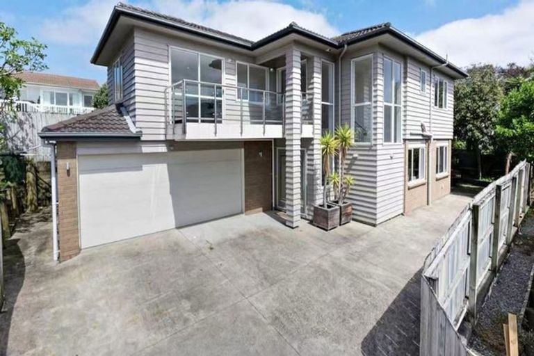 Photo of property in 11a Gerwyn Place, Pakuranga Heights, Auckland, 2010