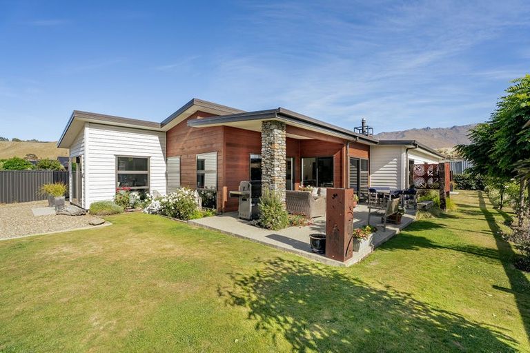 Photo of property in 54 Stratford Drive, Mount Pisa, Cromwell, 9383