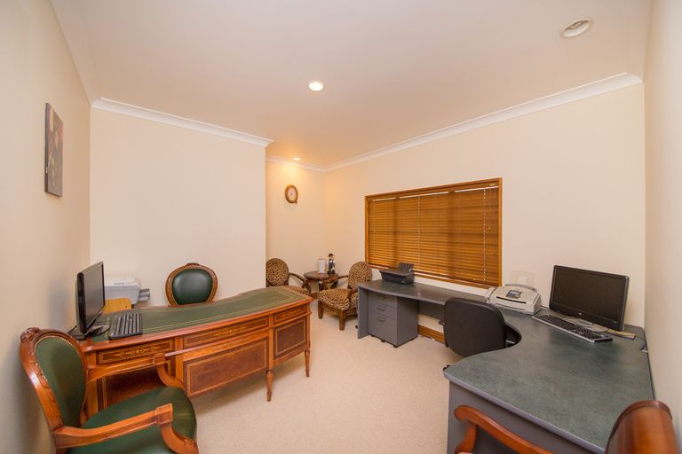 Photo of property in 55 The Strand, Fitzherbert, Palmerston North, 4410