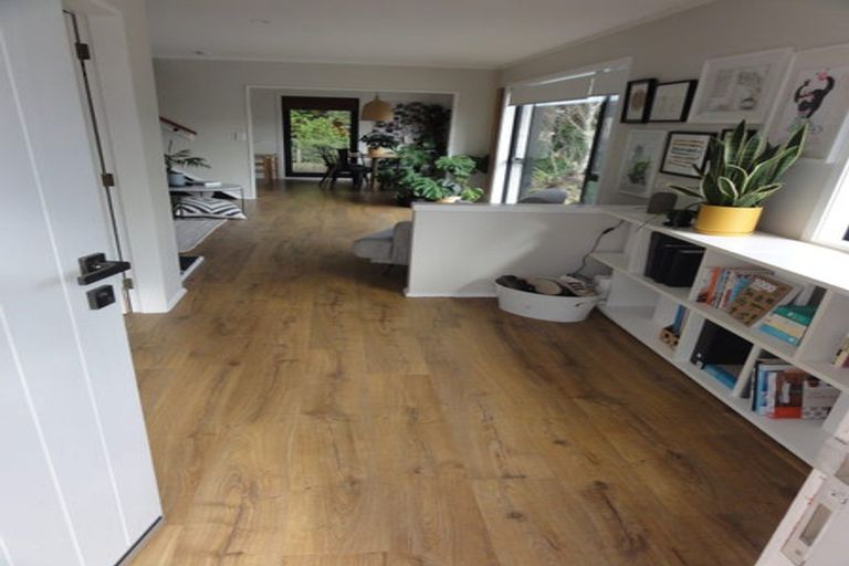 Photo of property in 2 Otonga Way, Churton Park, Wellington, 6037