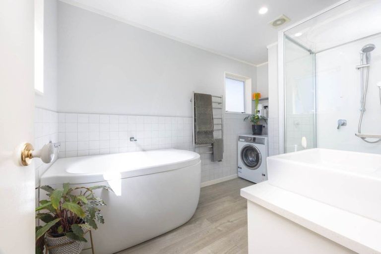 Photo of property in 2/12 Parker Avenue, New Lynn, Auckland, 0600