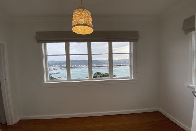 Photo of property in 37 Palliser Road, Roseneath, Wellington, 6011