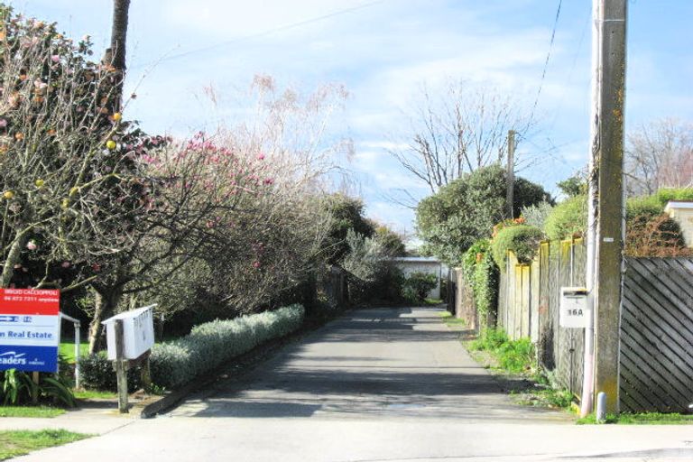 Photo of property in 16 Guthrie Road, Havelock North, 4130