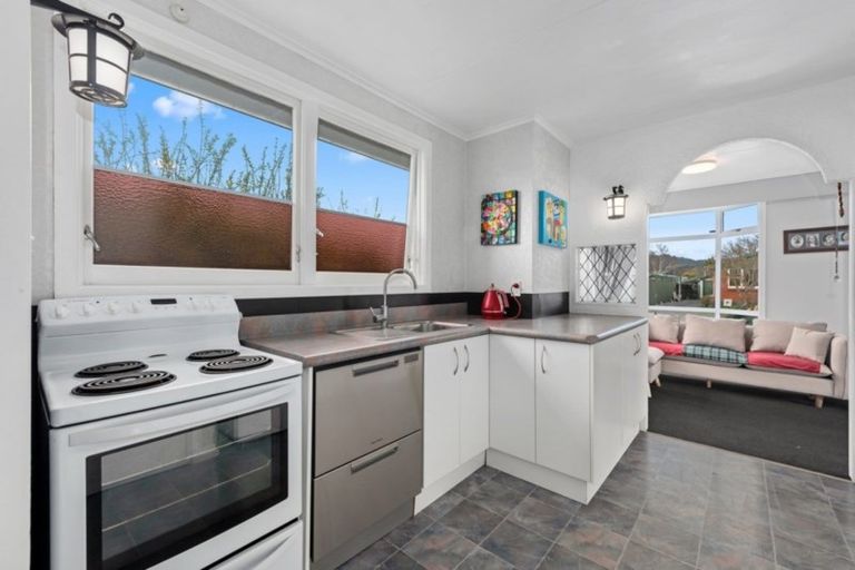 Photo of property in 5 Parera Grove, Heretaunga, Upper Hutt, 5018