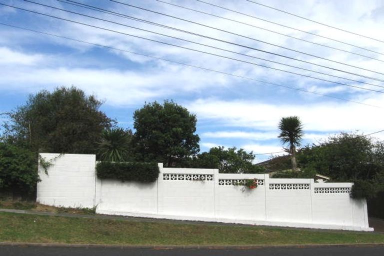Photo of property in 2/949 Beach Road, Torbay, Auckland, 0630