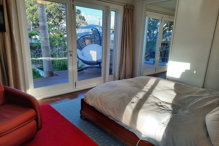 Photo of property in 1/40 East Coast Road, Milford, Auckland, 0620