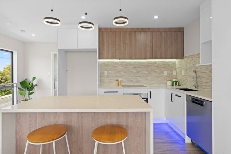 Photo of property in 1/18 Hutchinsons Road, Bucklands Beach, Auckland, 2014