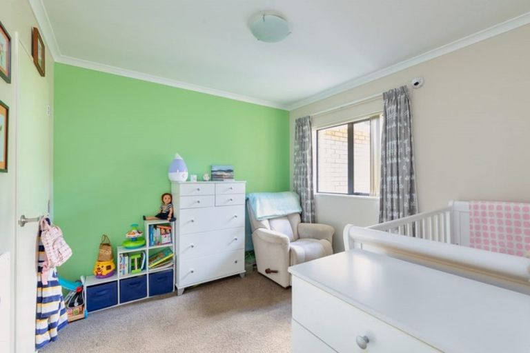 Photo of property in 26 Burton's Drive, Swanson, Auckland, 0614