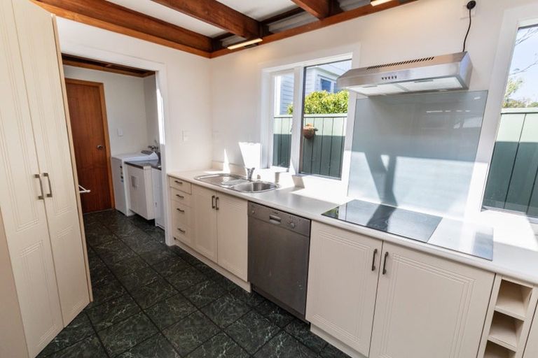 Photo of property in 39 Lucknow Terrace, Khandallah, Wellington, 6035