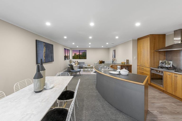 Photo of property in 4190a Great North Road, Glendene, Auckland, 0602