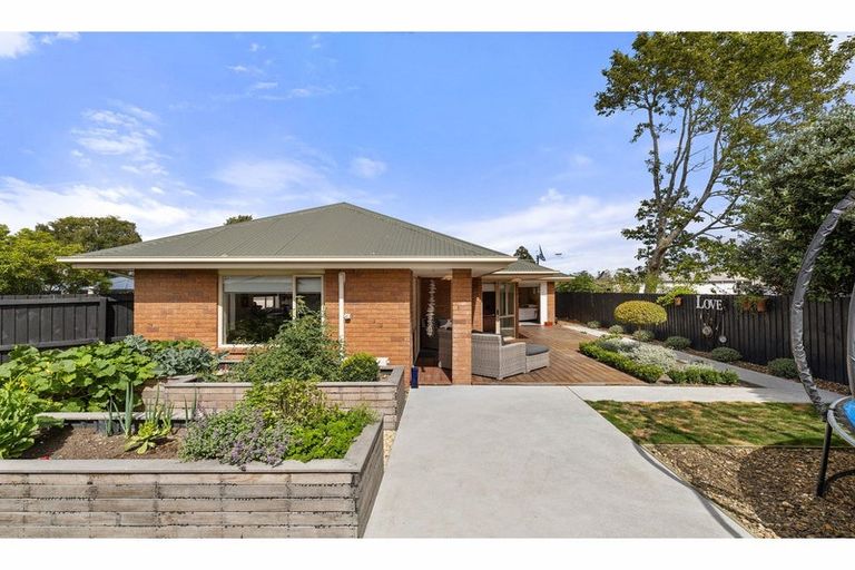 Photo of property in 3 Magnolia Lane, St Albans, Christchurch, 8052