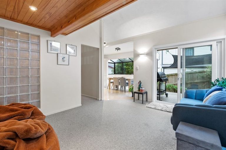 Photo of property in 38 Eugenia Rise, Totara Heights, Auckland, 2105