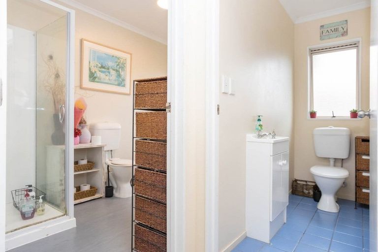 Photo of property in 20 Quincey Place, Massey, Auckland, 0614