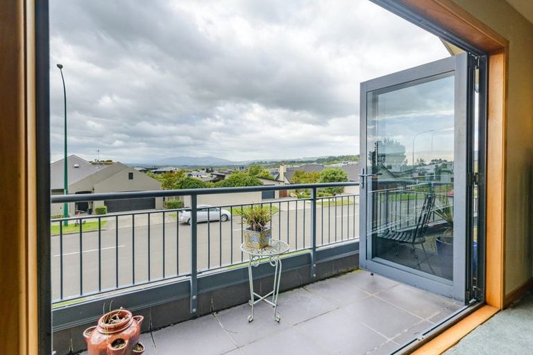 Photo of property in 56 Ruapehu Drive, Fitzherbert, Palmerston North, 4410