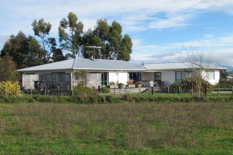 Photo of property in 1405 Masterton Castlepoint Road, Tauweru, Masterton, 5889