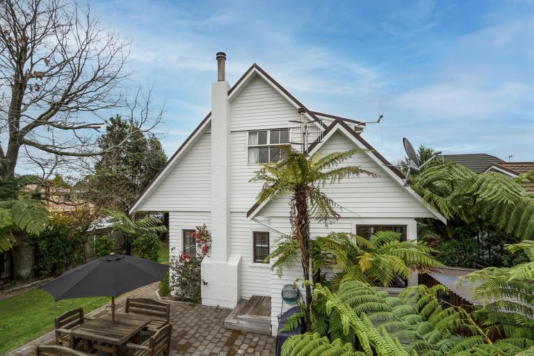 Photo of property in 6 Centennial Drive, Hokowhitu, Palmerston North, 4410