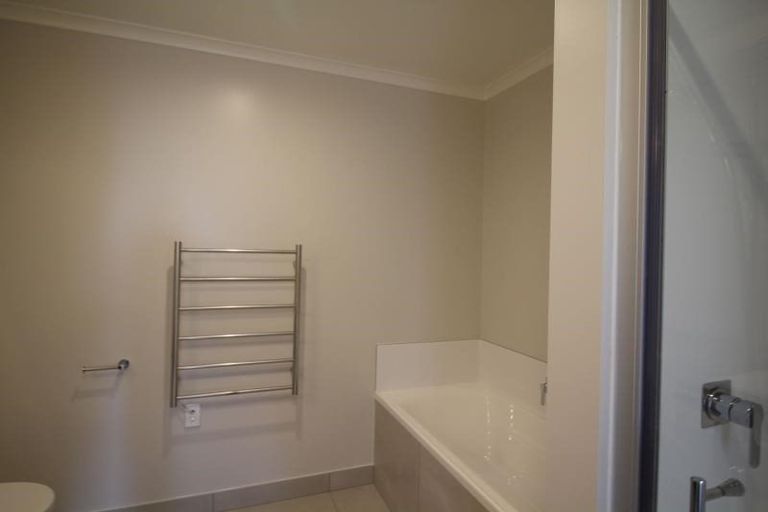 Photo of property in 52 Te Oneroa Way, Long Bay, Auckland, 0630