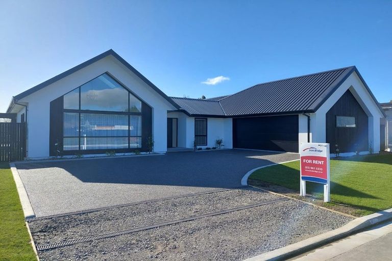 Photo of property in 21 Irvines Track, Halswell, Christchurch, 8025