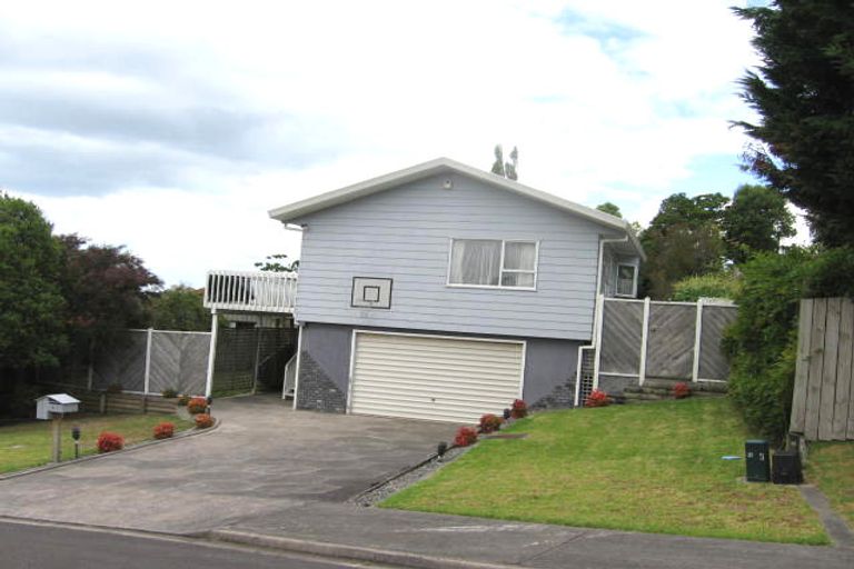 Photo of property in 6 Helicon Place, Totara Vale, Auckland, 0629