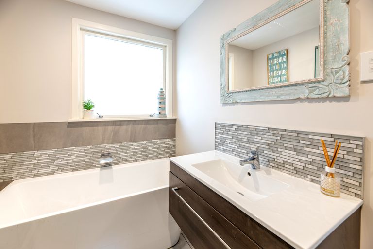 Photo of property in 127 Northcote Road, Northcote, Christchurch, 8052