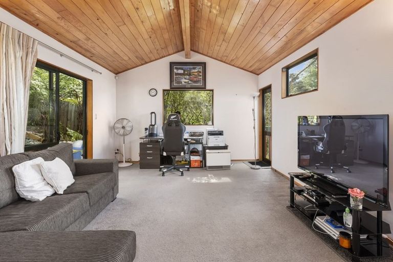 Photo of property in 1/8 Dee Place, Torbay, Auckland, 0630