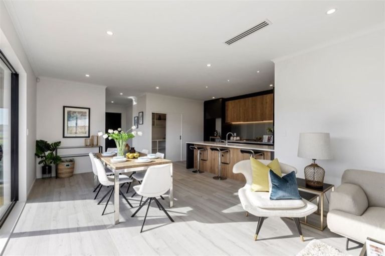 Photo of property in 11 Len Ireland Drive, Kumeu, 0810