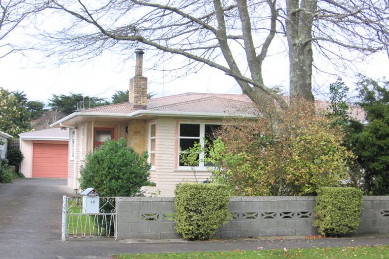 Photo of property in 16 Erin Street, Hokowhitu, Palmerston North, 4410