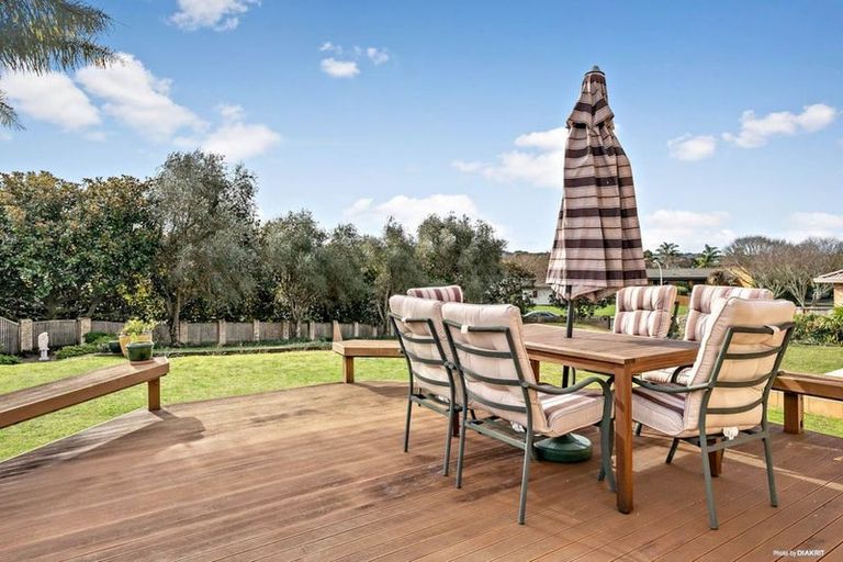 Photo of property in 16 Sunny Crescent, Huapai, Kumeu, 0810