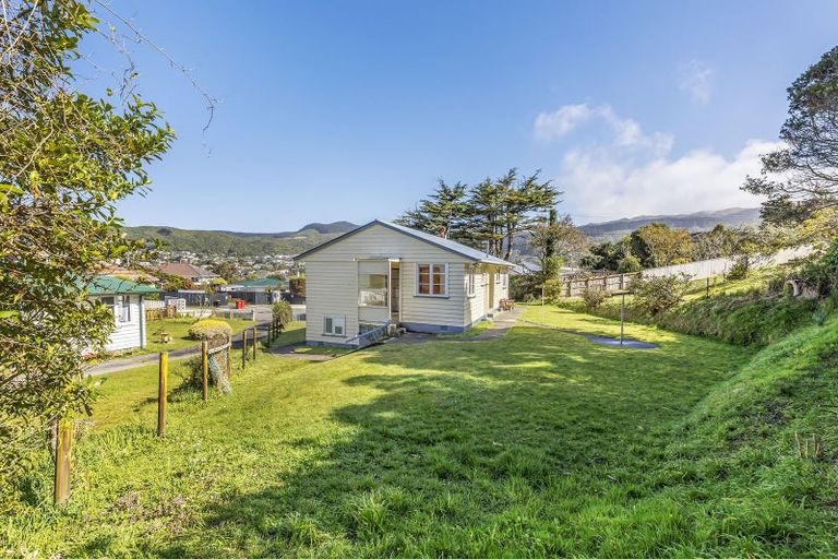 Photo of property in 16 Morgan Place, Tawa, Wellington, 5028