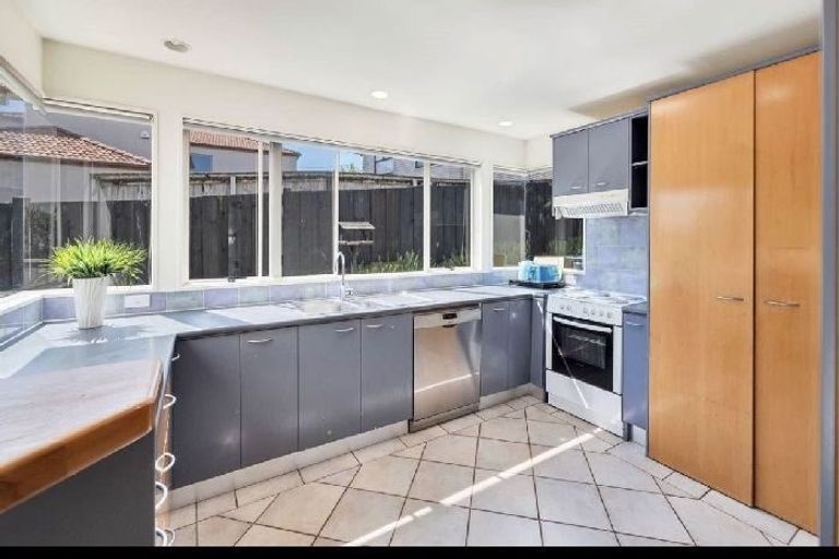 Photo of property in 2/41 Selwyn Crescent, Forrest Hill, Auckland, 0620