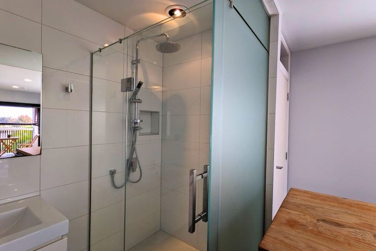 Photo of property in 19 Millstream Drive, Henderson, Auckland, 0610