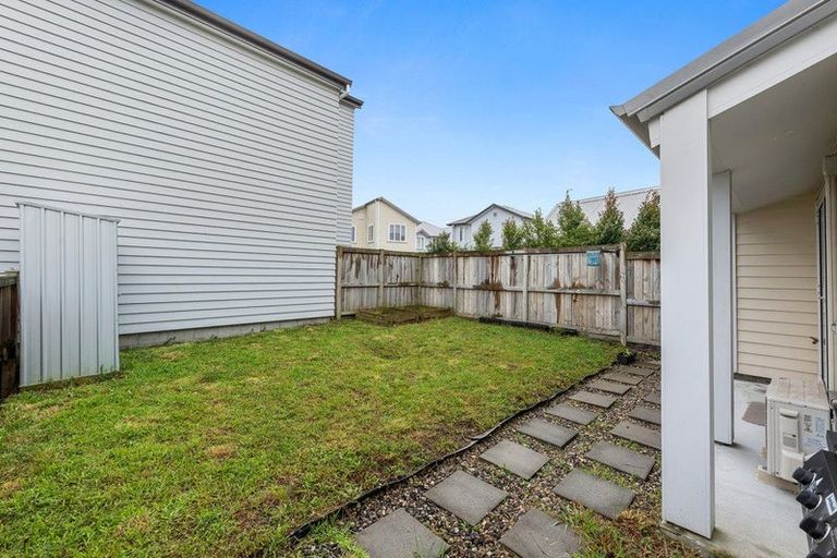 Photo of property in 20 Warbler Crescent, Papakura, 2110