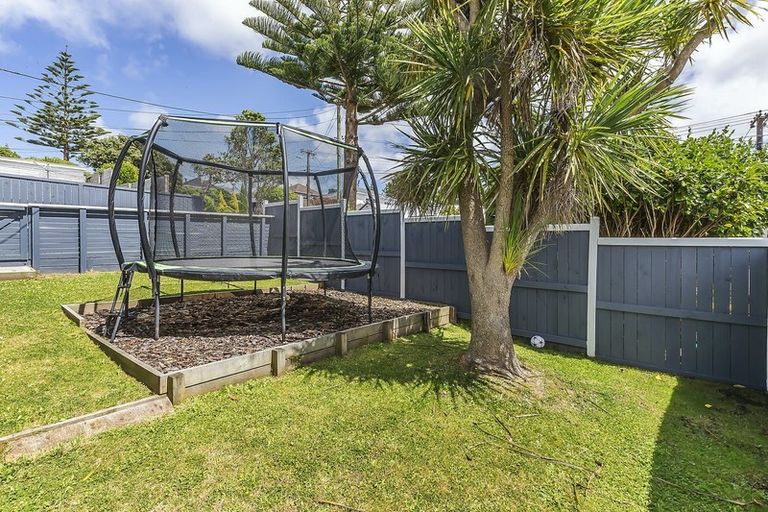 Photo of property in 18 Raumati Terrace, Khandallah, Wellington, 6035