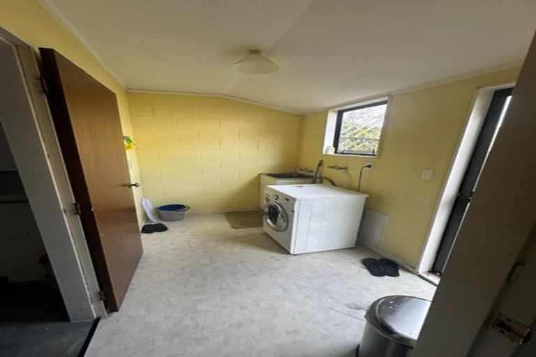 Photo of property in 2/346 Main Road, Tawa, Wellington, 5028