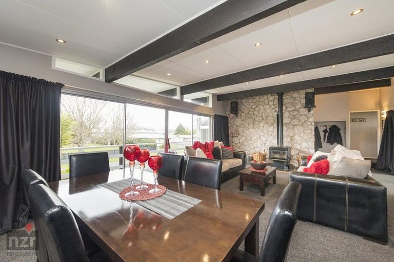 Photo of property in 12 Wikiriwhi Crescent, Awapuni, Palmerston North, 4412