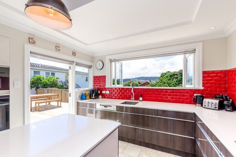 Photo of property in 12 Gray Avenue, Paraparaumu Beach, Paraparaumu, 5032