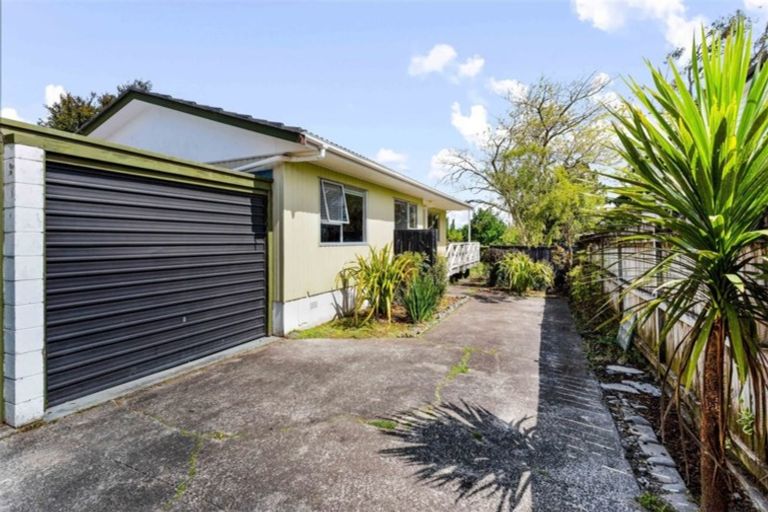 Photo of property in 2/322 Royal Road, Massey, Auckland, 0614