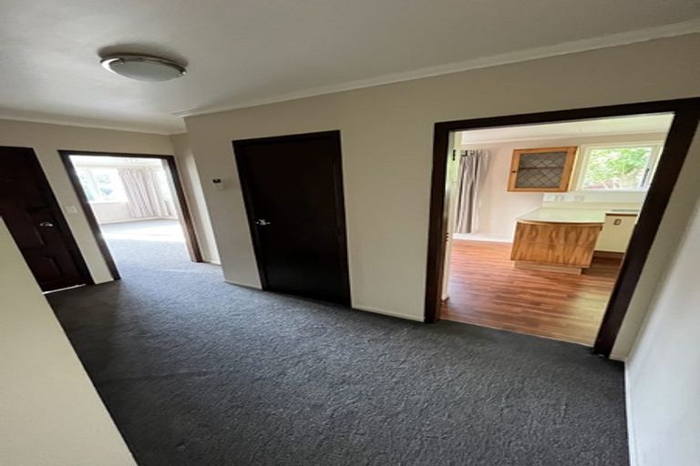 Photo of property in 21 Wakely Road, Newlands, Wellington, 6037