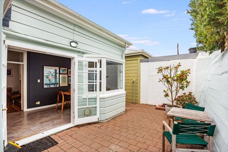 Photo of property in 5 Burwah Street, Berhampore, Wellington, 6023